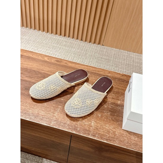 MM6 slippers