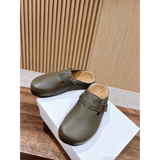 MM6 slippers