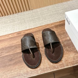 MM6 slippers