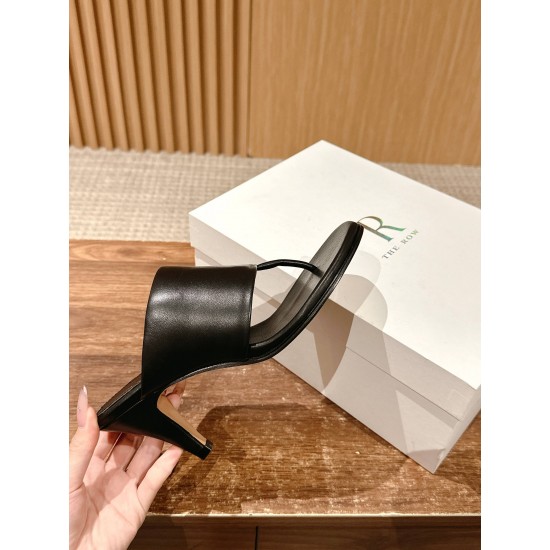 MM6 slippers
