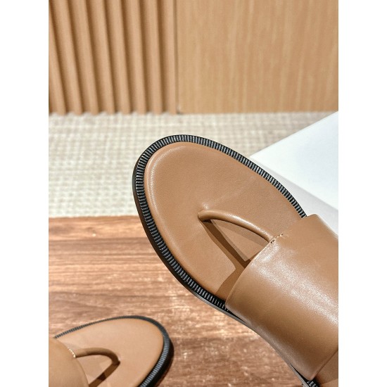 MM6 slippers