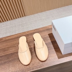 MM6 slippers