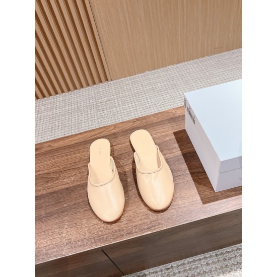 MM6 slippers