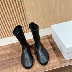 The row boots