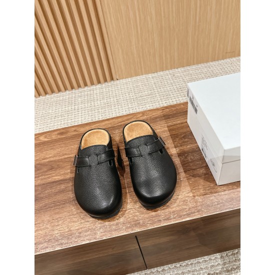 MM6 slippers