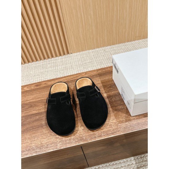 MM6 slippers