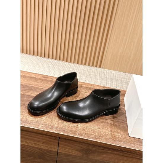 The row boots