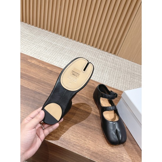 MM6 sandals