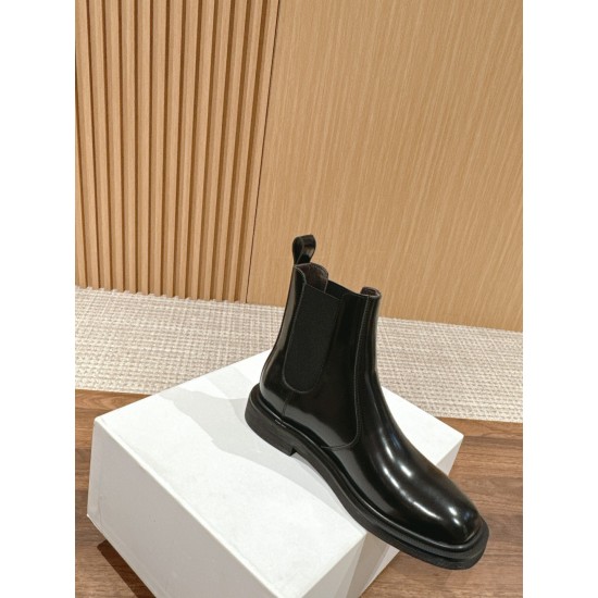 The row boots