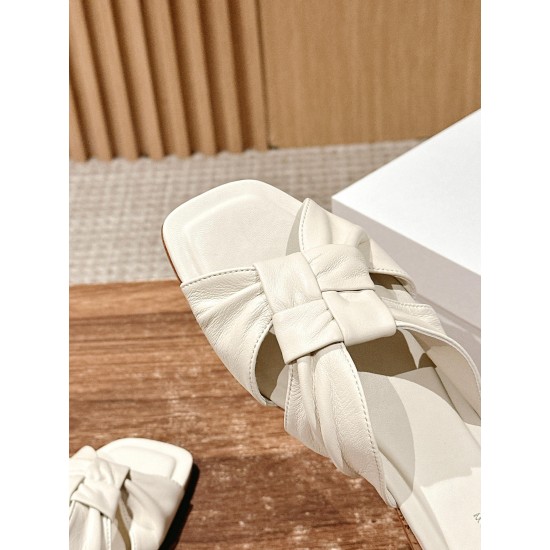 MM6 slippers