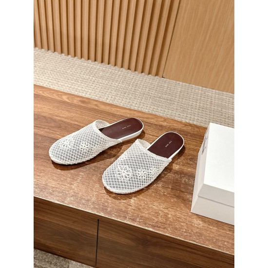 MM6 slippers