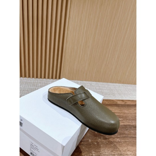 MM6 slippers