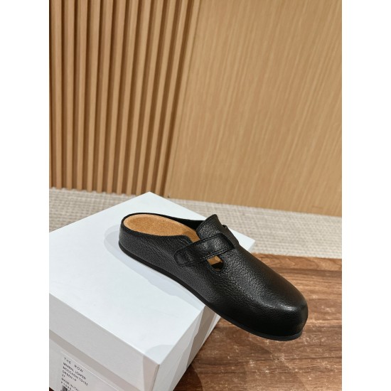 MM6 slippers