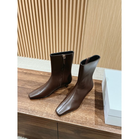 The row boots