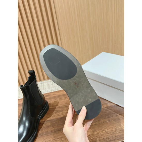 The row boots