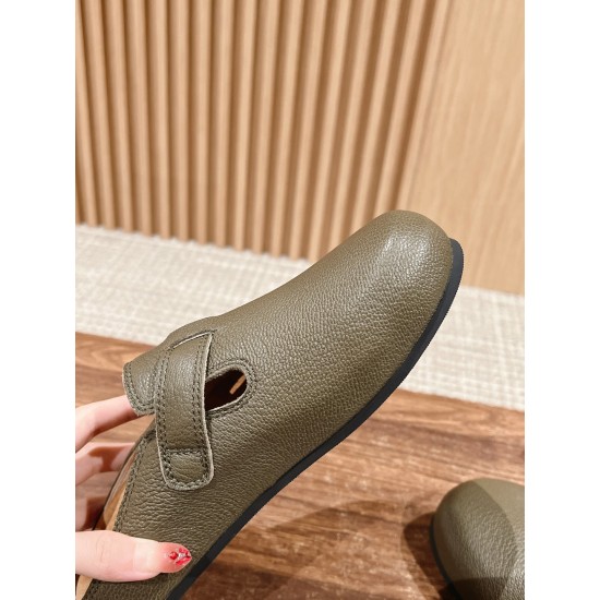 MM6 slippers