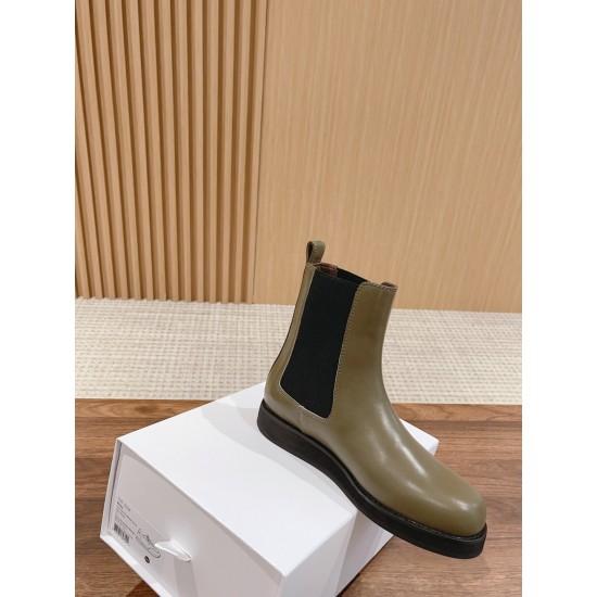 The row boots