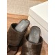 MM6 slippers