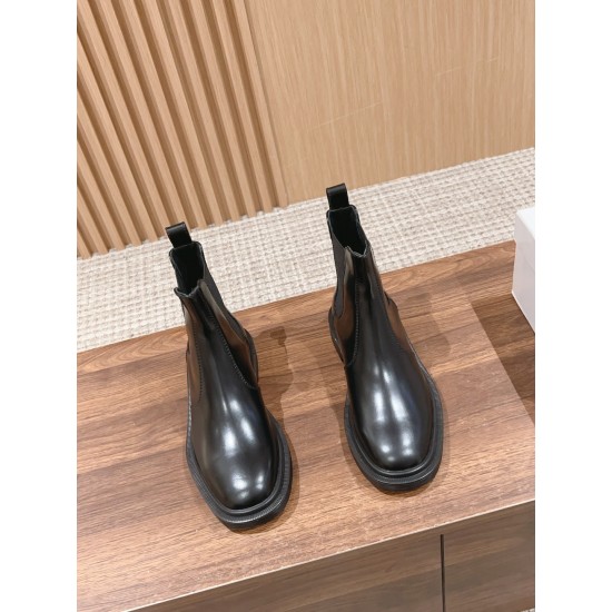 The row boots