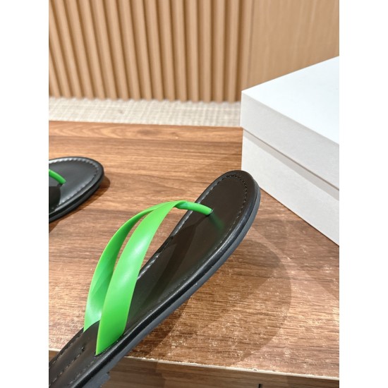 MM6 slippers