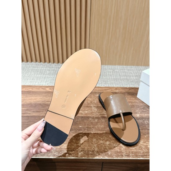 MM6 slippers
