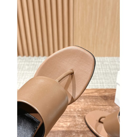 MM6 slippers