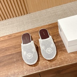 MM6 slippers