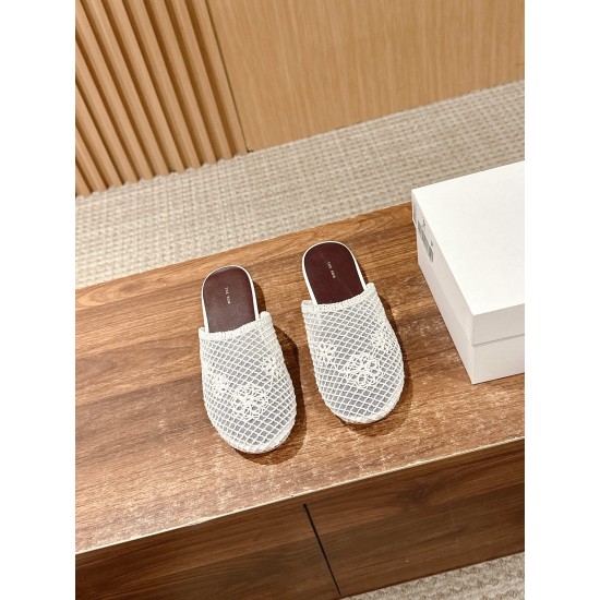 MM6 slippers