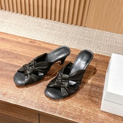 MM6 slippers