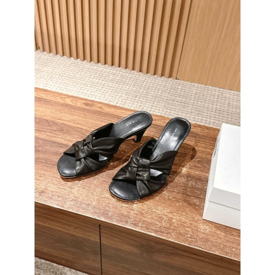 MM6 slippers