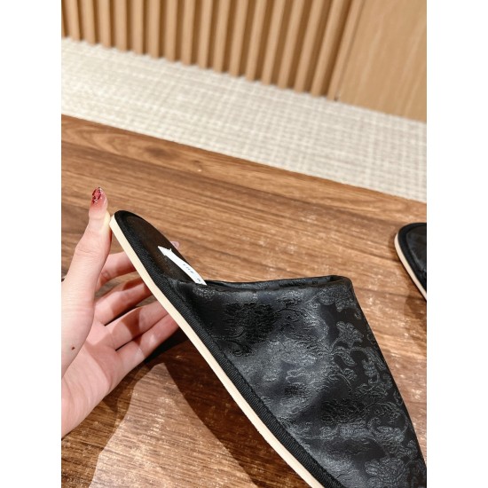 The row slippers