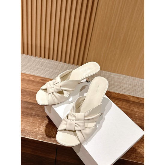 MM6 slippers
