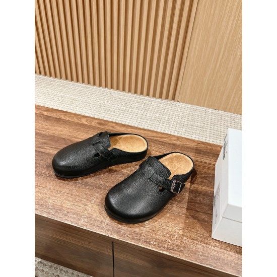MM6 slippers