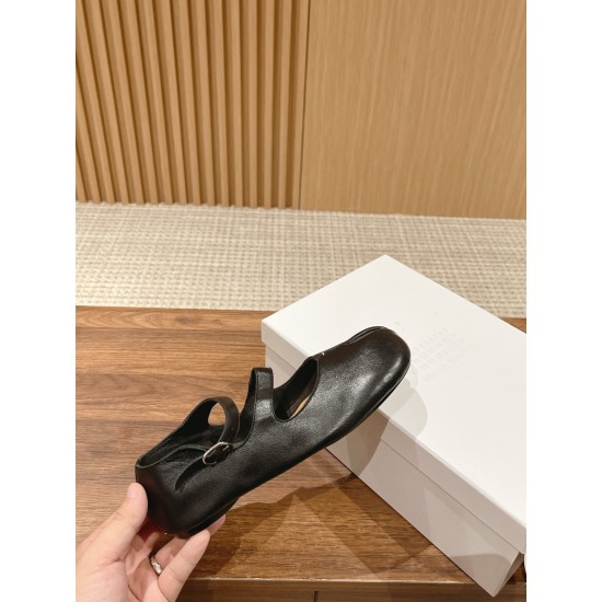 MM6 sandals