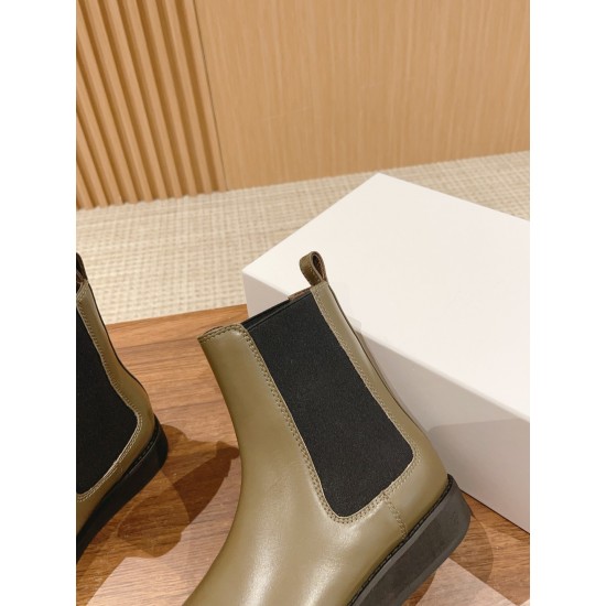 The row boots