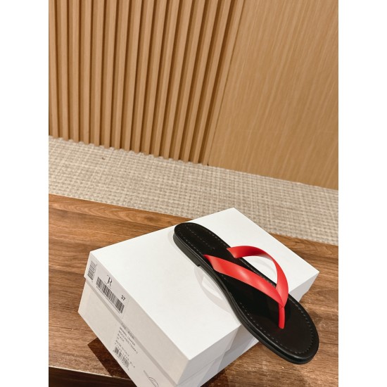 MM6 slippers