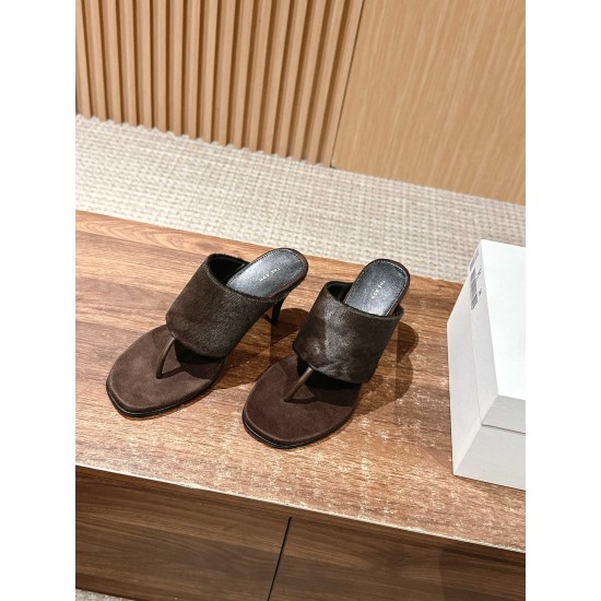 MM6 slippers