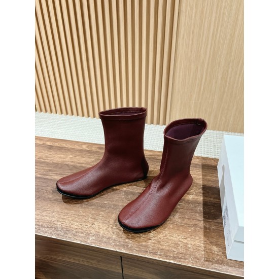 The row boots
