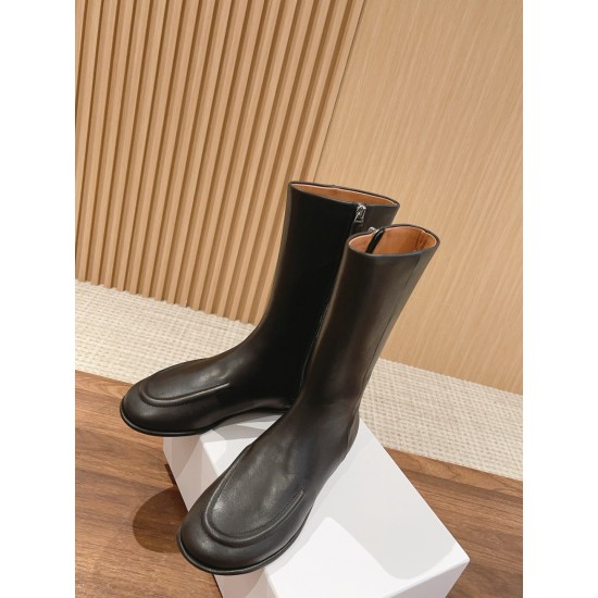 The row boots