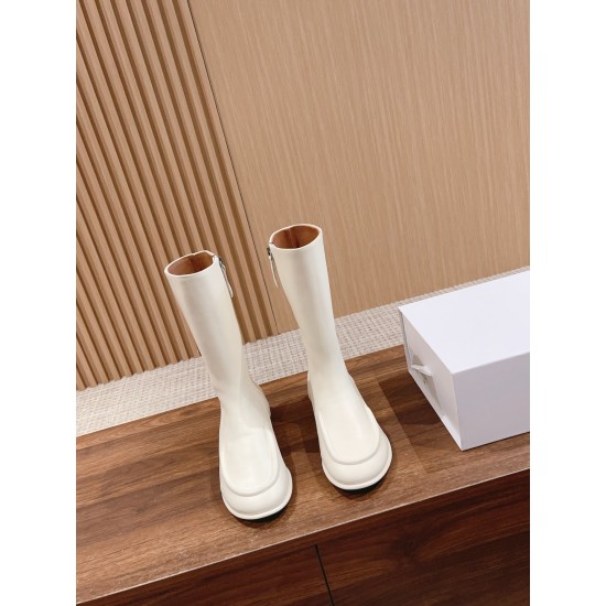 The row boots