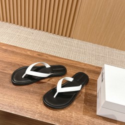 MM6 slippers