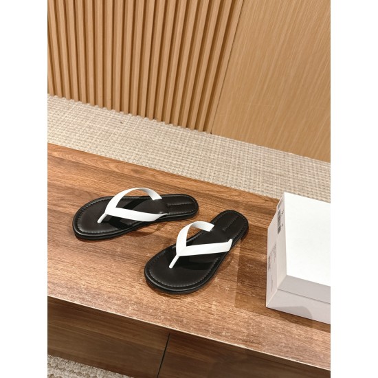 MM6 slippers
