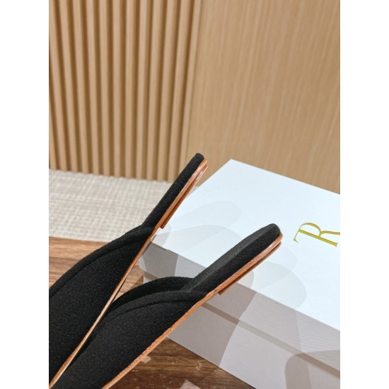 MM6 slippers