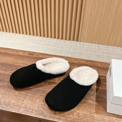 MM6 slippers