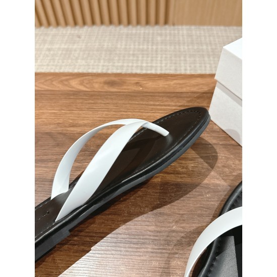 MM6 slippers