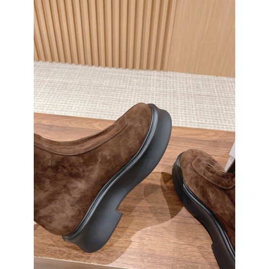 The row boots