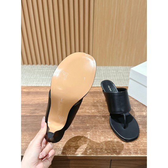 MM6 slippers