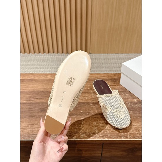 MM6 slippers