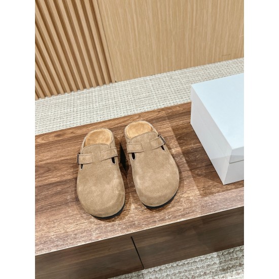MM6 slippers