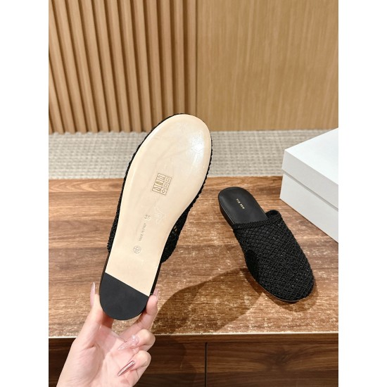 MM6 slippers